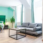 Barrier-Free: 2 Neighboring Apt. Ideal For Groups