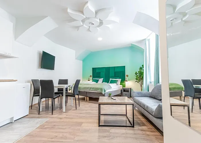 Barrier-Free: 2 Neighboring Apt. Ideal For Groups