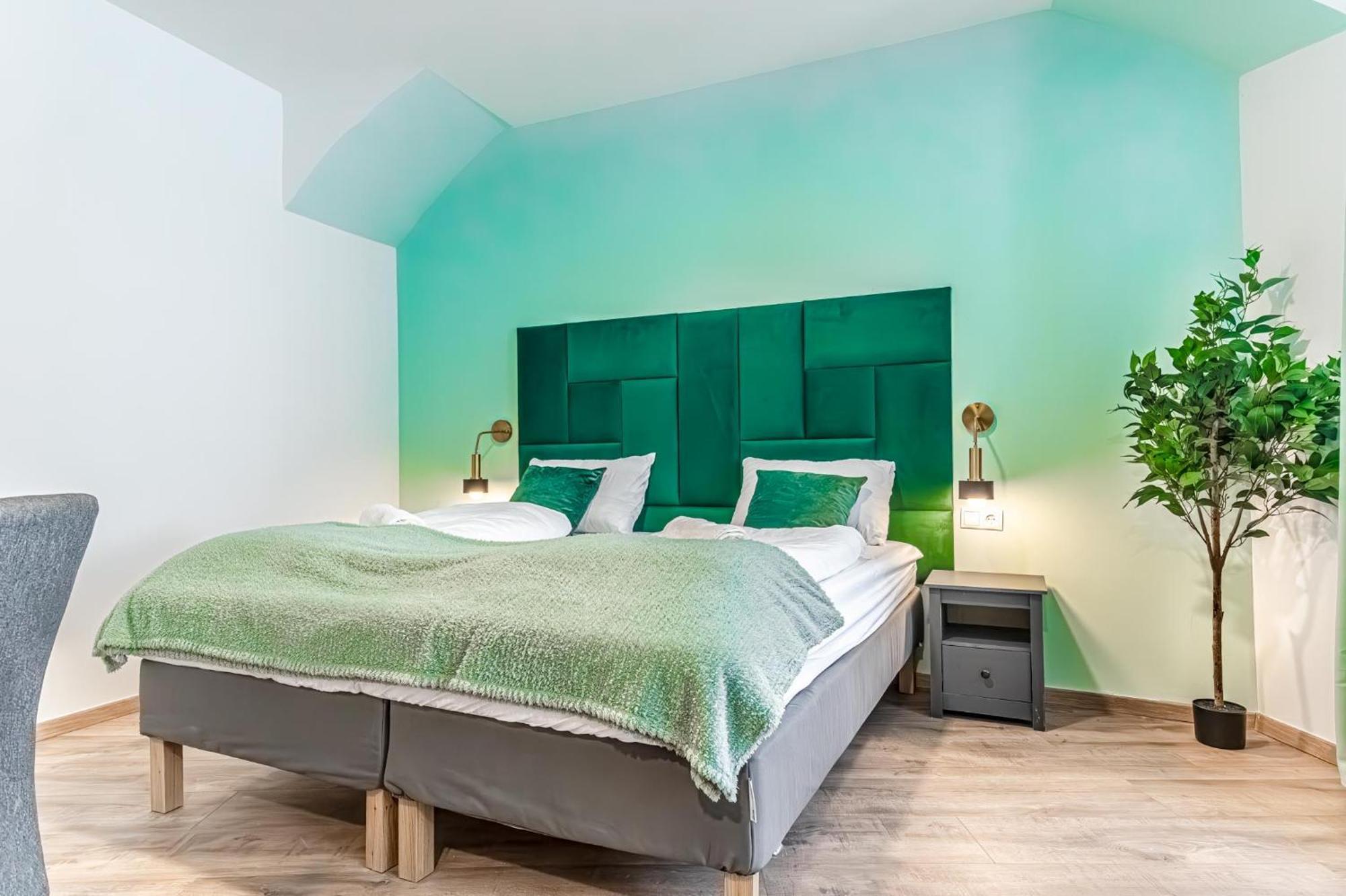 Barrier-free: 2 Neighboring Apt. Ideal For Groups *