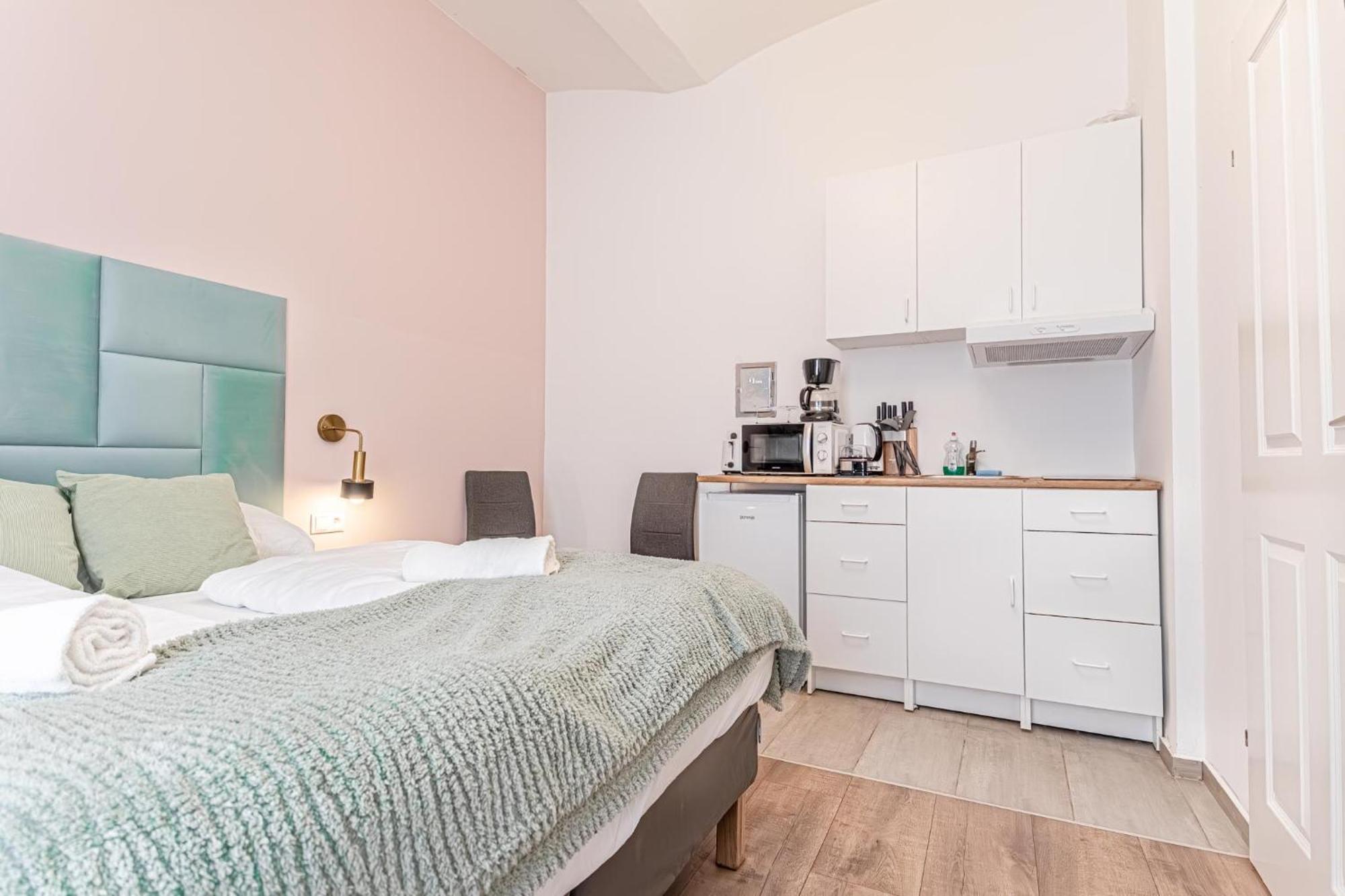 Barrier-free: 2 Neighboring Apt. Ideal For Groups Apartment *