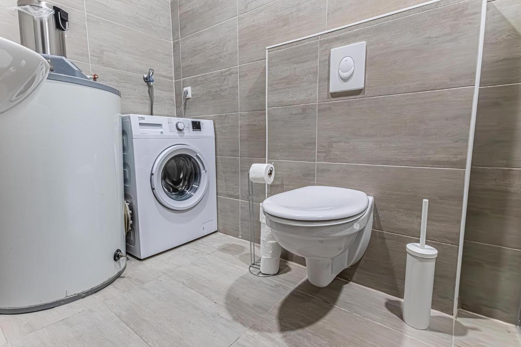 Barrier-free: 2 Neighboring Apt. Ideal For Groups